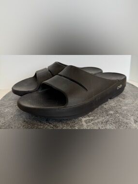 Oofos Ooahh Black Rubber Slides Sandals 38